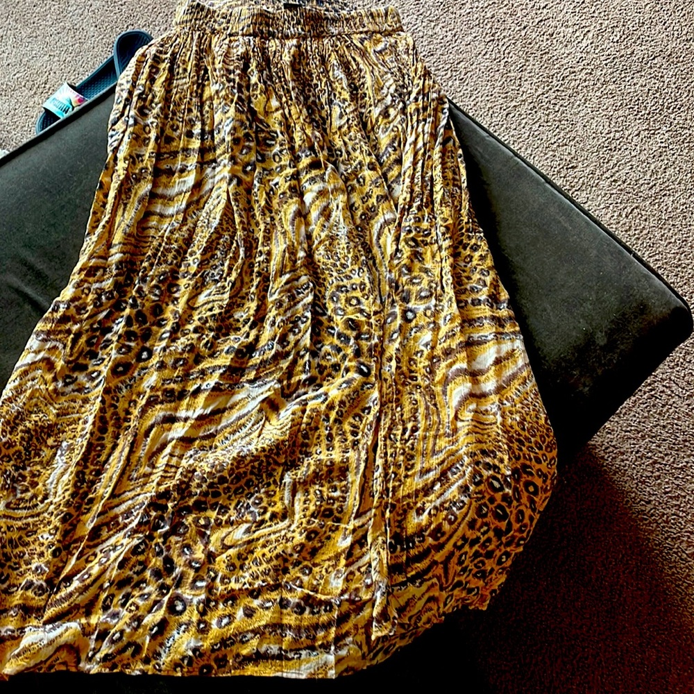 Long  skirt with pretty designs size L